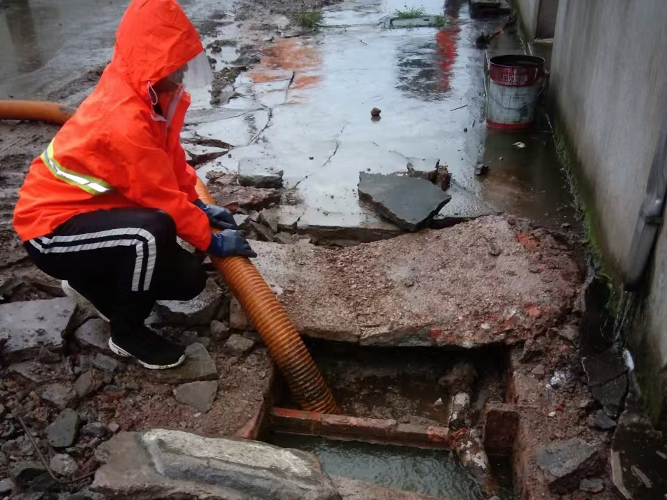 连江专业清理污水池 炜誉市政以规范流程守护城市 “肠道”